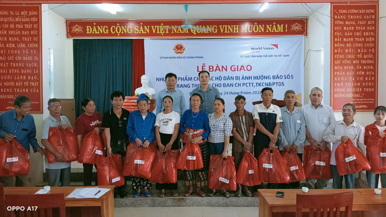 Tổ chức tầm nhìn thế giới - Chương trình Vùng Như Xuân hỗ trợ trên 91 triệu đồng gồm nhu yếu phẩm cho UBND xã và 32 hộ dân trên địa bàn xã Thanh phong, bị ảnh hưởng cơn bão số 5 năm 2025