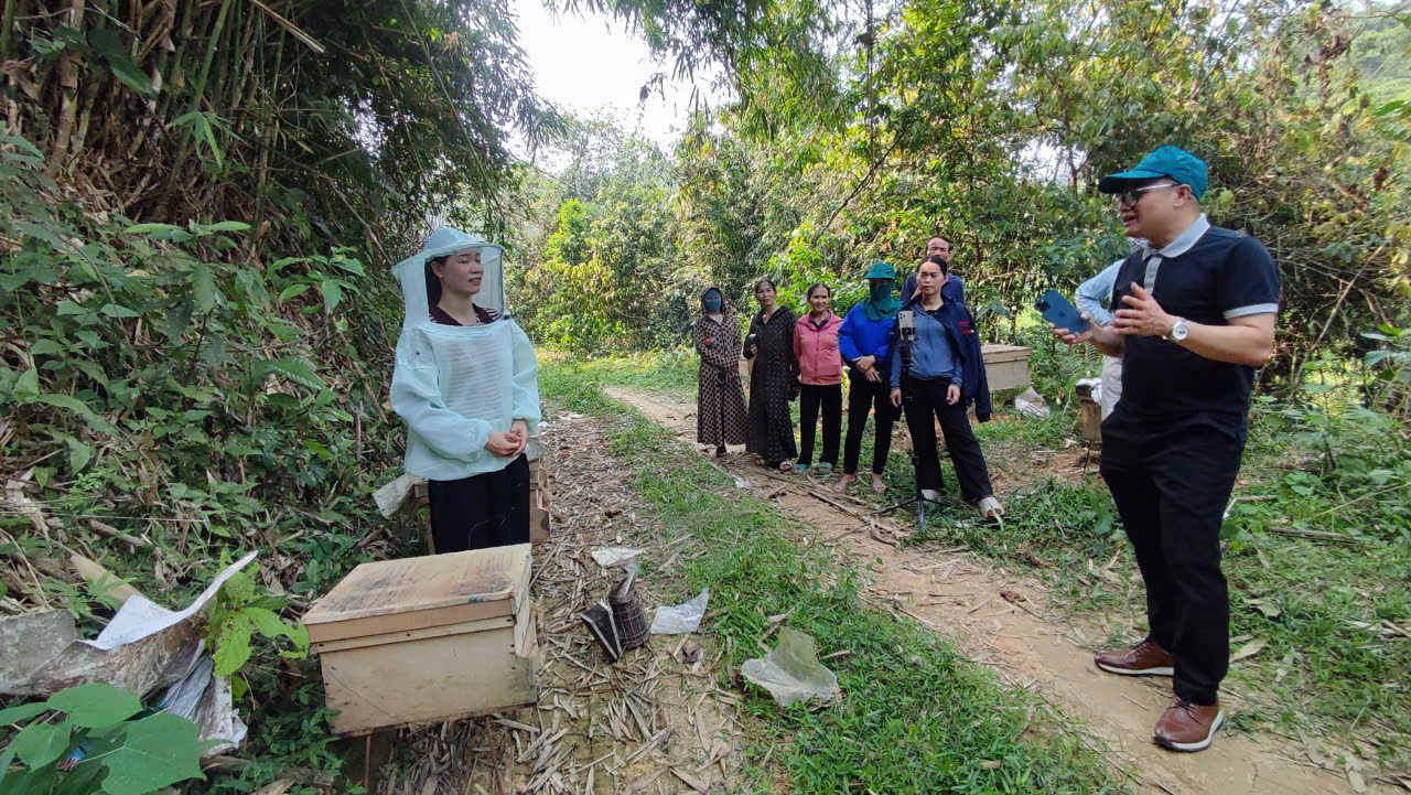 Chuyển đổi số từ thực tiễn: Người dân tự tin livestream và làm chủ kênh bán hàng